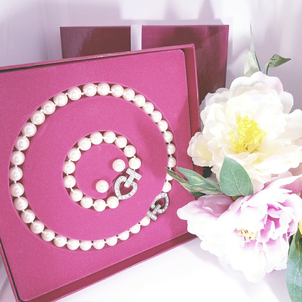 Pearl Necklace, Bracelet, & Studs Set